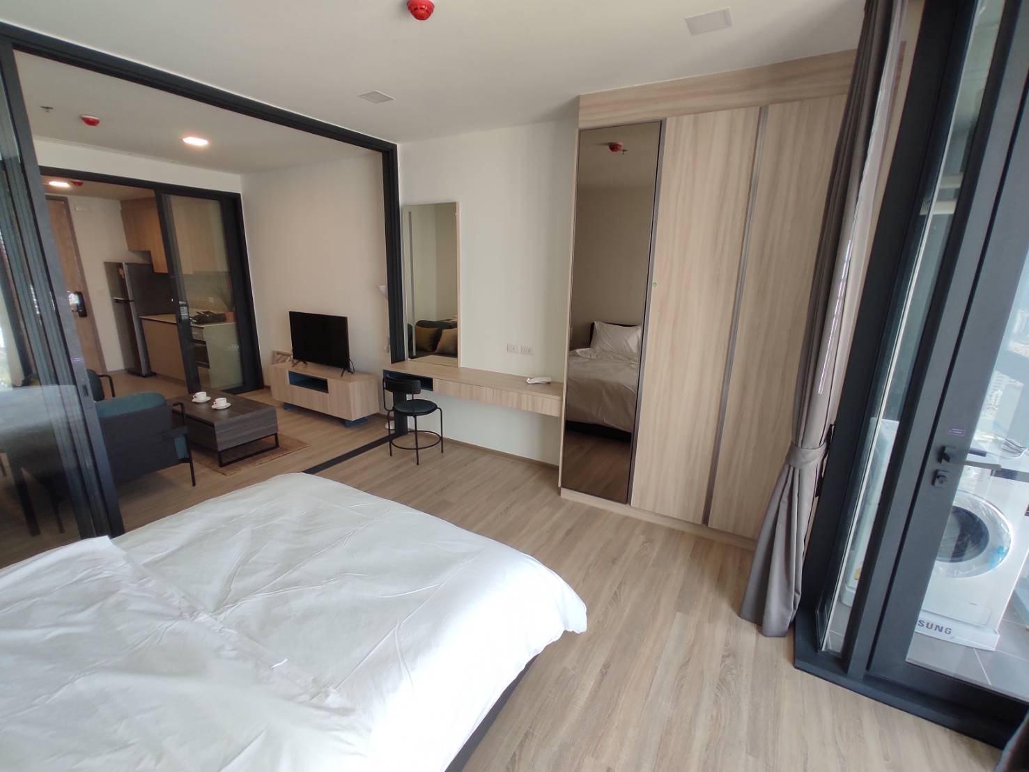 1-Bed Condo near BTS/MRT at XT Phayathai 4