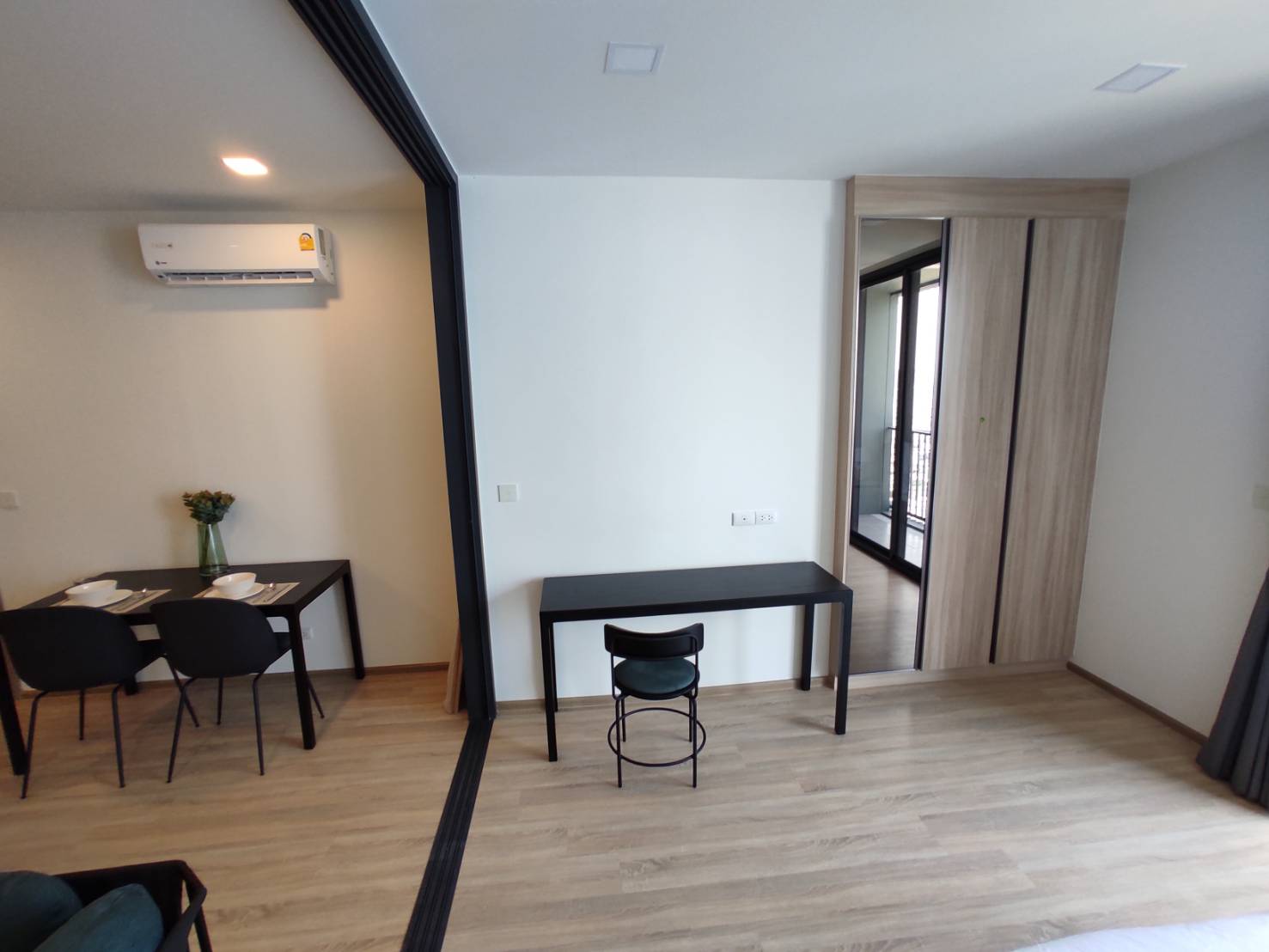 1-Bed Condo near BTS/MRT at XT Phayathai 6