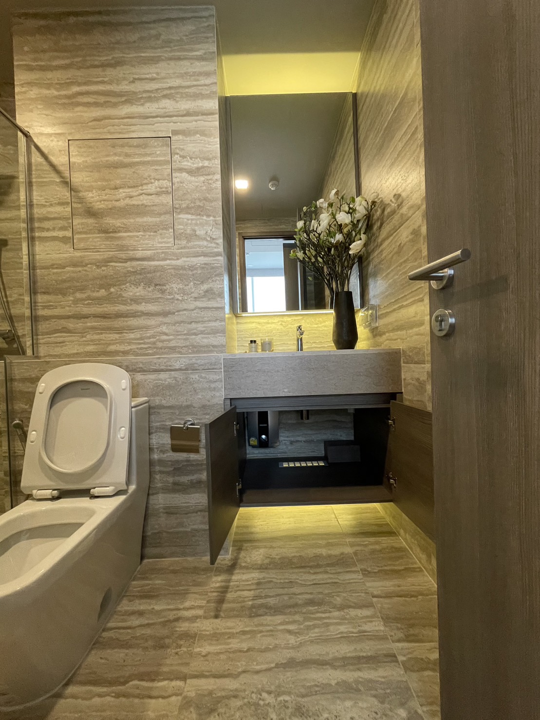 1-Bed Condo near the Park at Celes Asoke 8