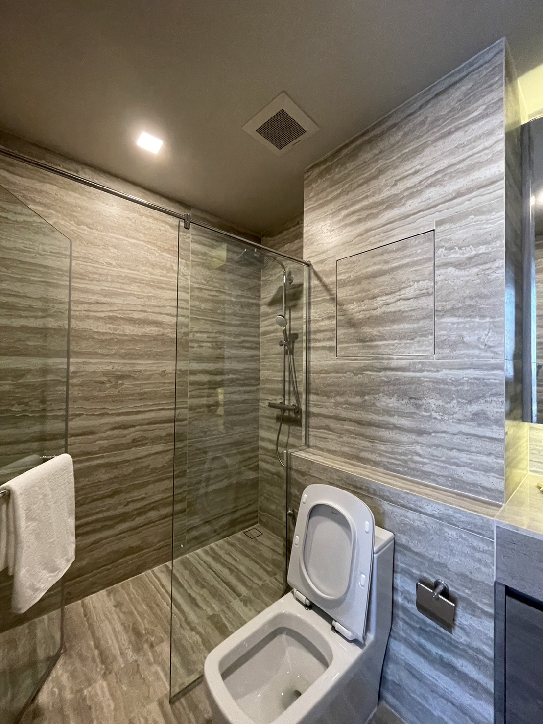 1-Bed Condo near the Park at Celes Asoke 9