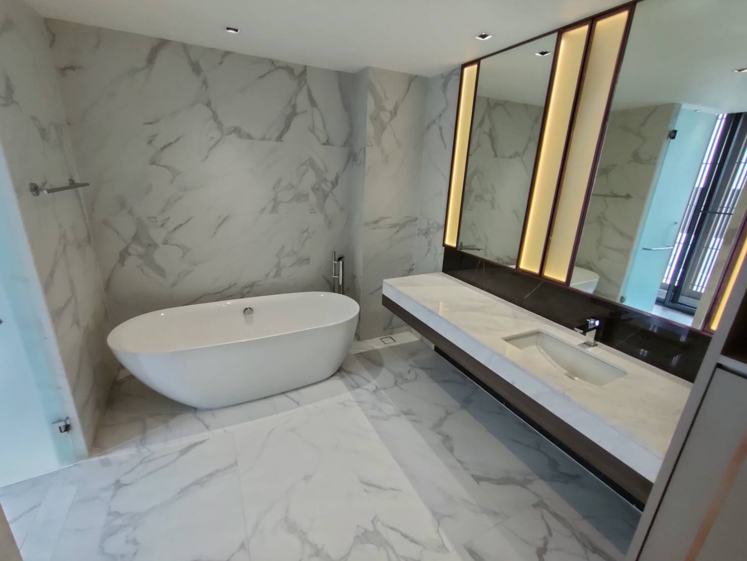 3-Bed Condo near BTS/MRT at Polaris Residence 17