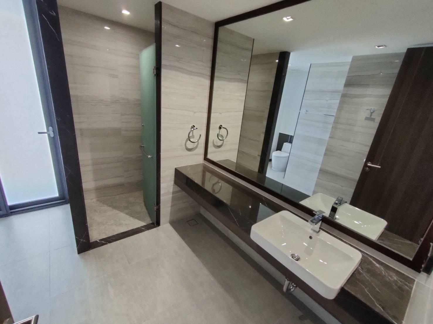 3-Bed Condo near BTS/MRT at Polaris Residence 19