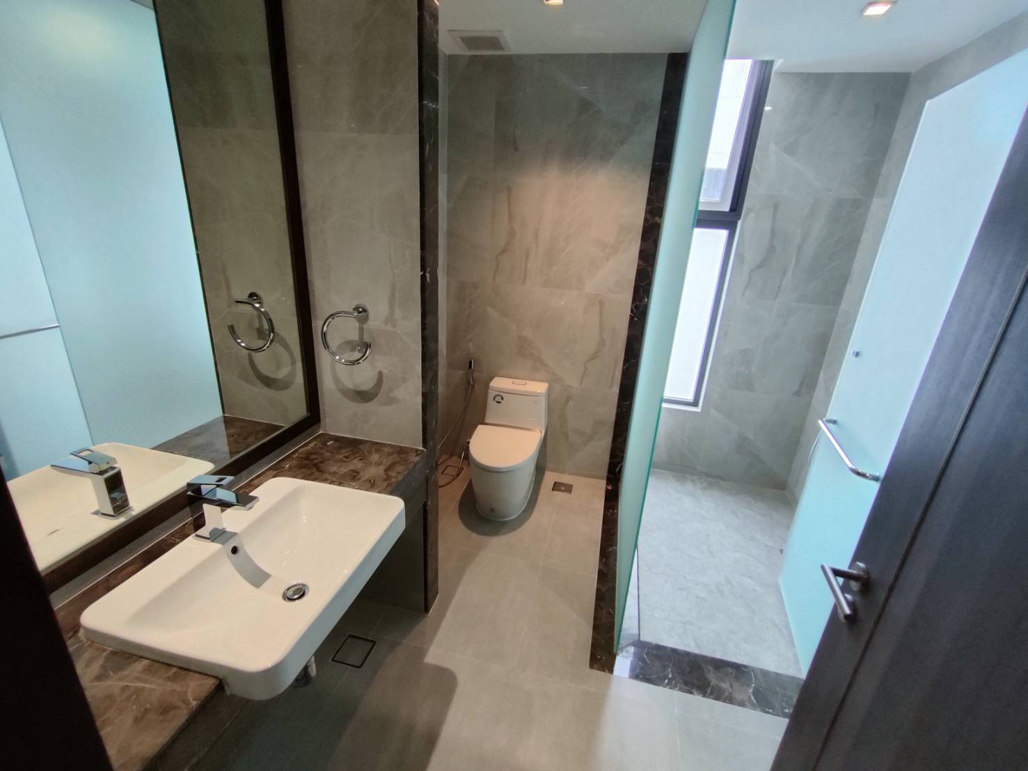 3-Bed Condo near BTS/MRT at Polaris Residence 20