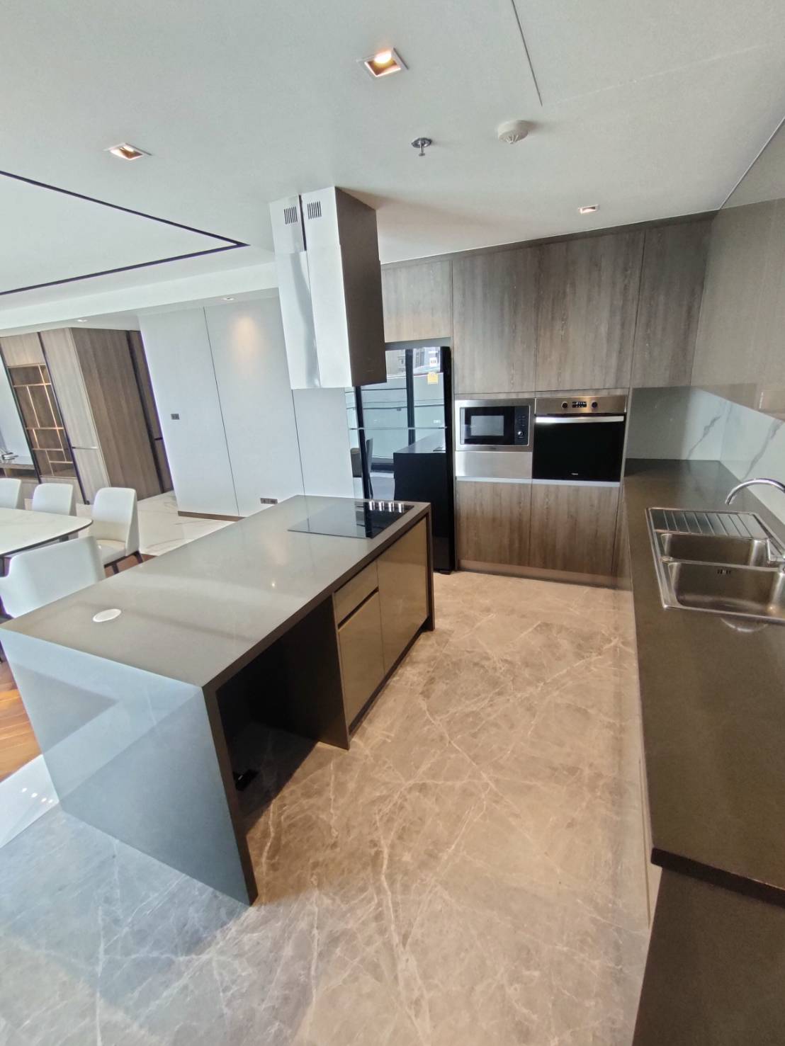 3-Bed Condo near BTS/MRT at Polaris Residence 5