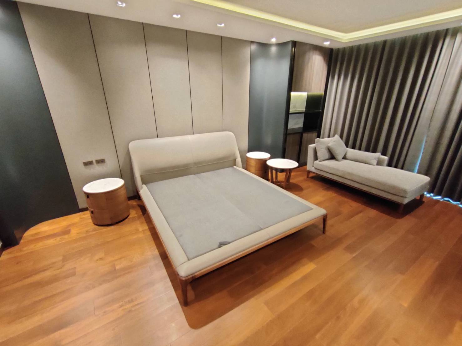 3-Bed Condo near BTS/MRT at Polaris Residence 8