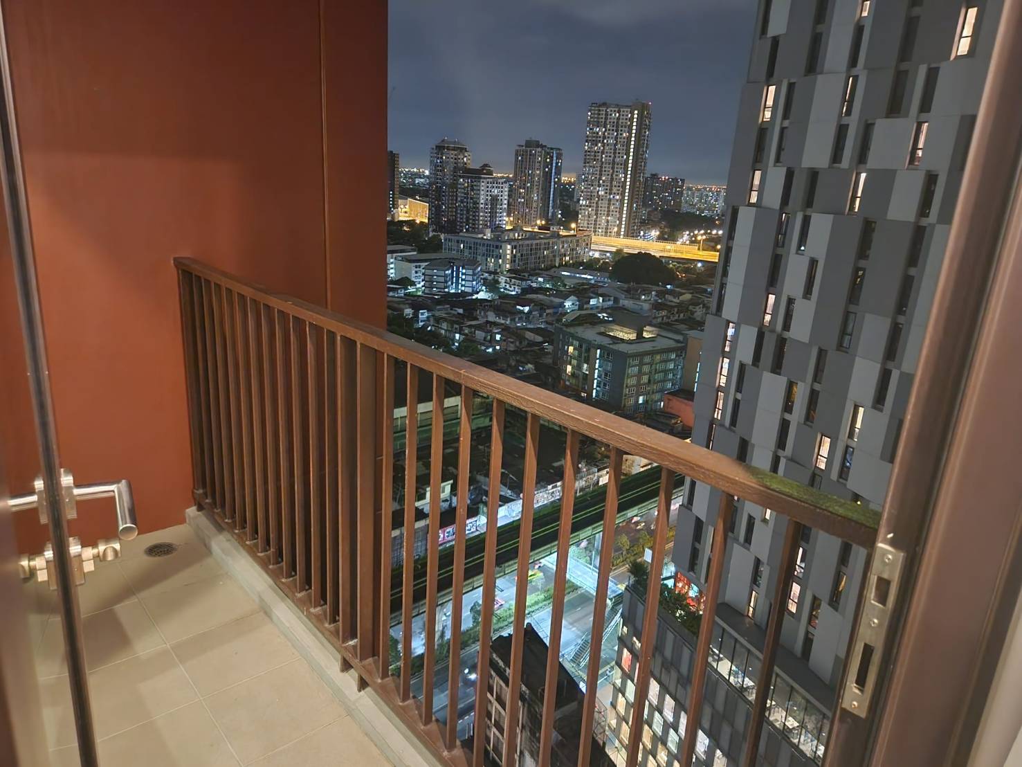 1-Bed Condo near BTS/MRT at WYNE Sukhumvit 7