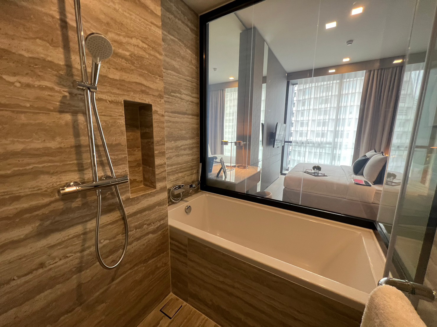 1-Bed Condo near the Park at Celes Asoke 7
