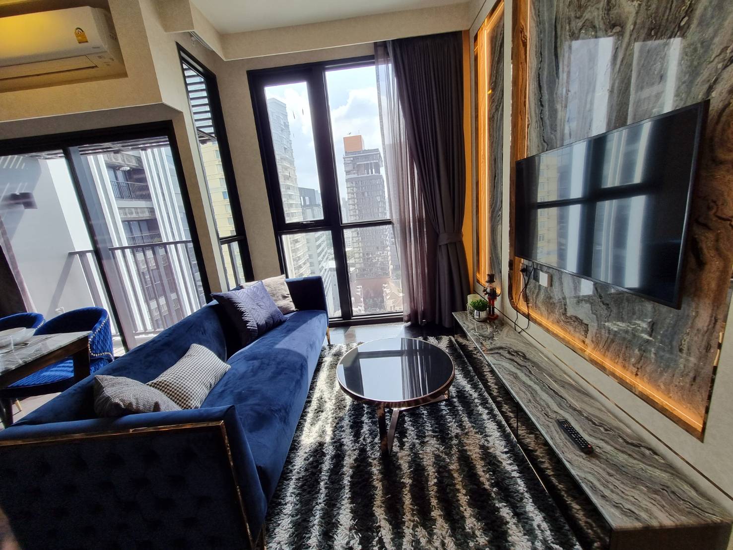 2-Bed Condo with Rooftop Pool at Park Origin Thonglor 4