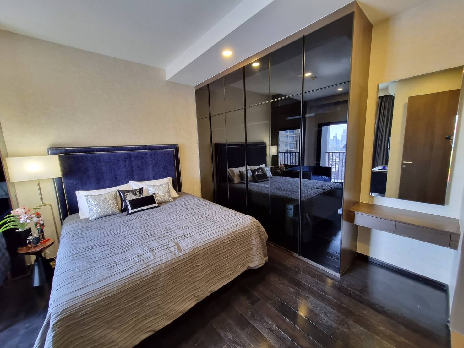 2-Bed Condo with Rooftop Pool at Park Origin Thonglor 7