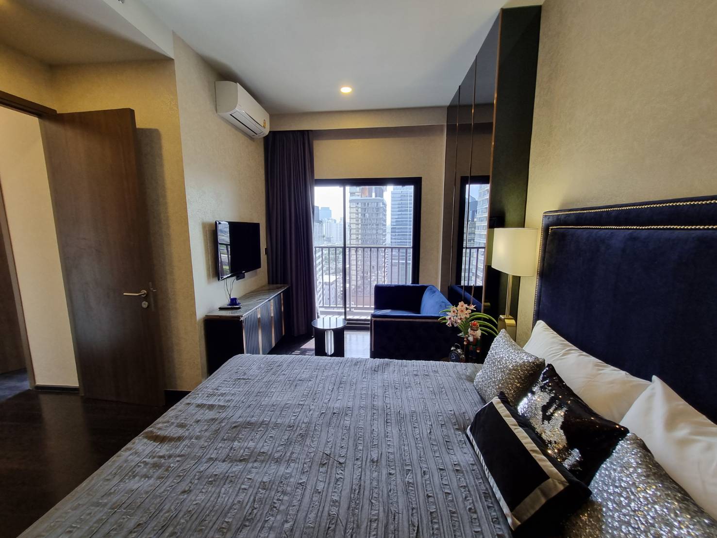 2-Bed Condo with Rooftop Pool at Park Origin Thonglor 9