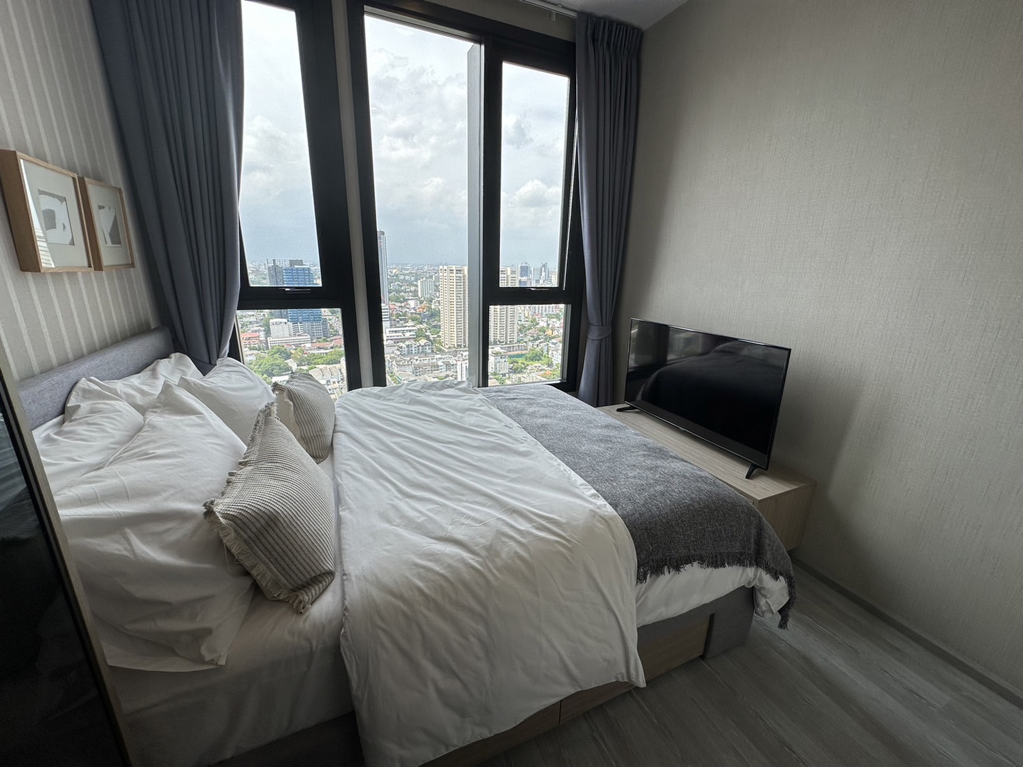 2-Bed Condo with Rooftop Pool at XT Ekkamai 5