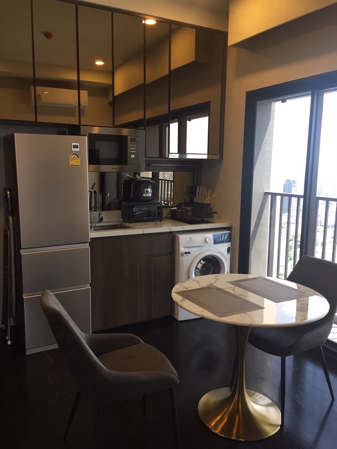 2-Bed Condo with Rooftop Pool at Park Origin Thonglor 3