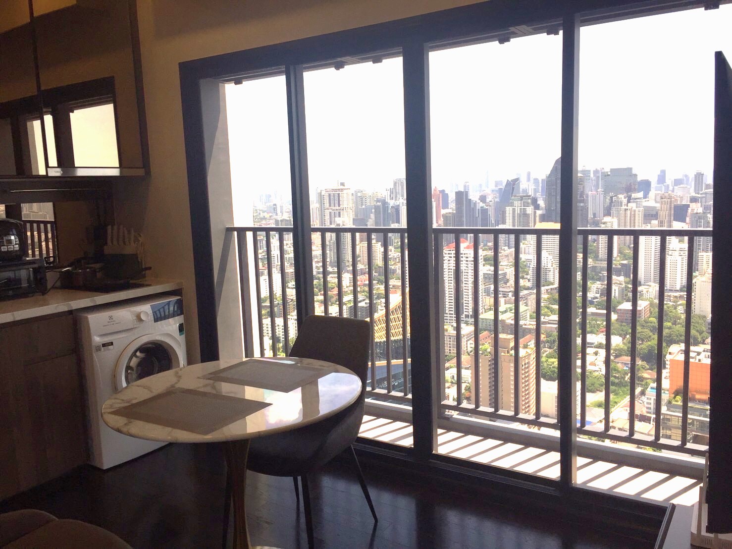2-Bed Condo with Rooftop Pool at Park Origin Thonglor 4