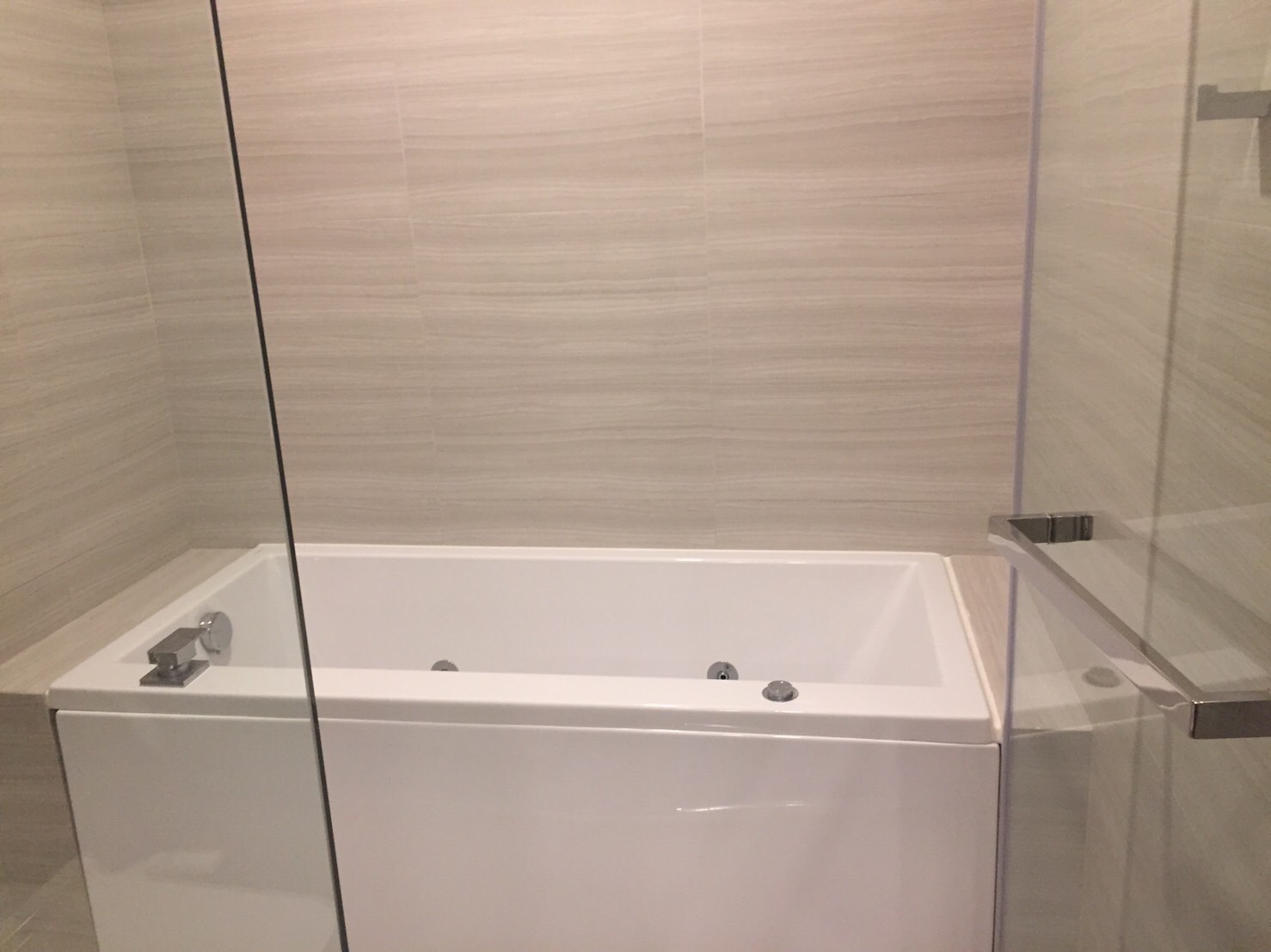 2-Bed Condo with Rooftop Pool at Park Origin Thonglor 8
