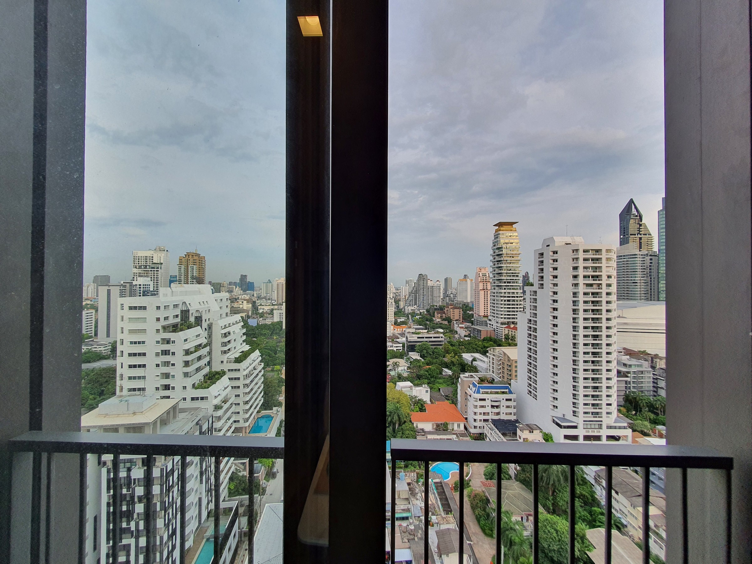 2-Bed Condo near BTS/MRT at Noble BE 33 17