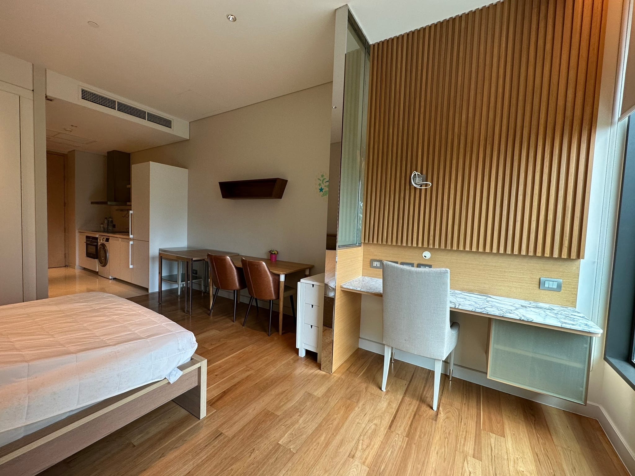 Condo Studio near BTS/MRT at Sindhorn Residence 3