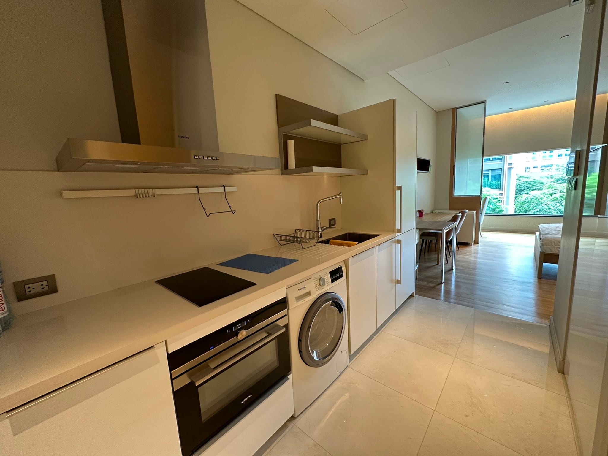 Condo Studio near BTS/MRT at Sindhorn Residence 6