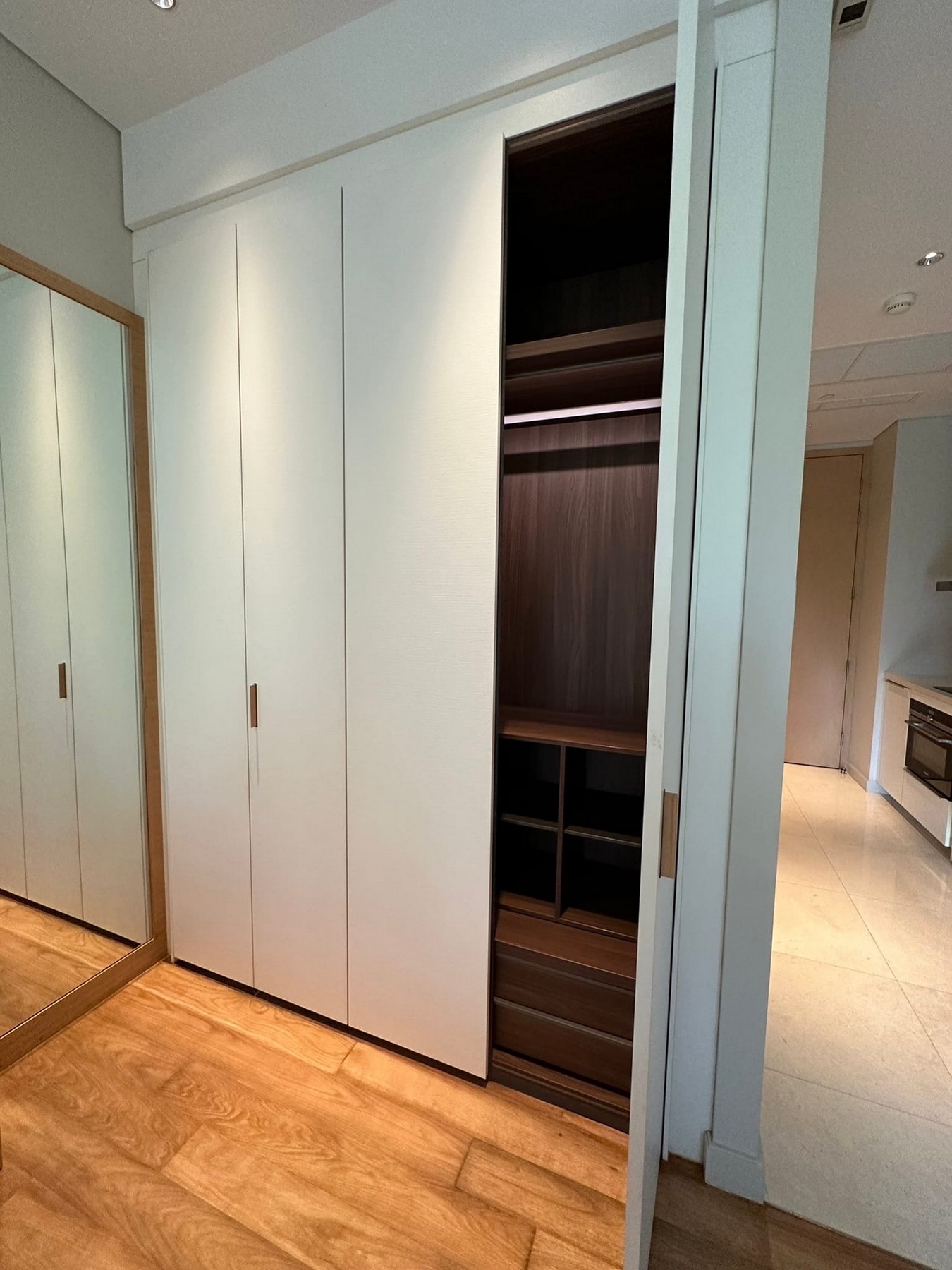 Condo Studio near BTS/MRT at Sindhorn Residence 7