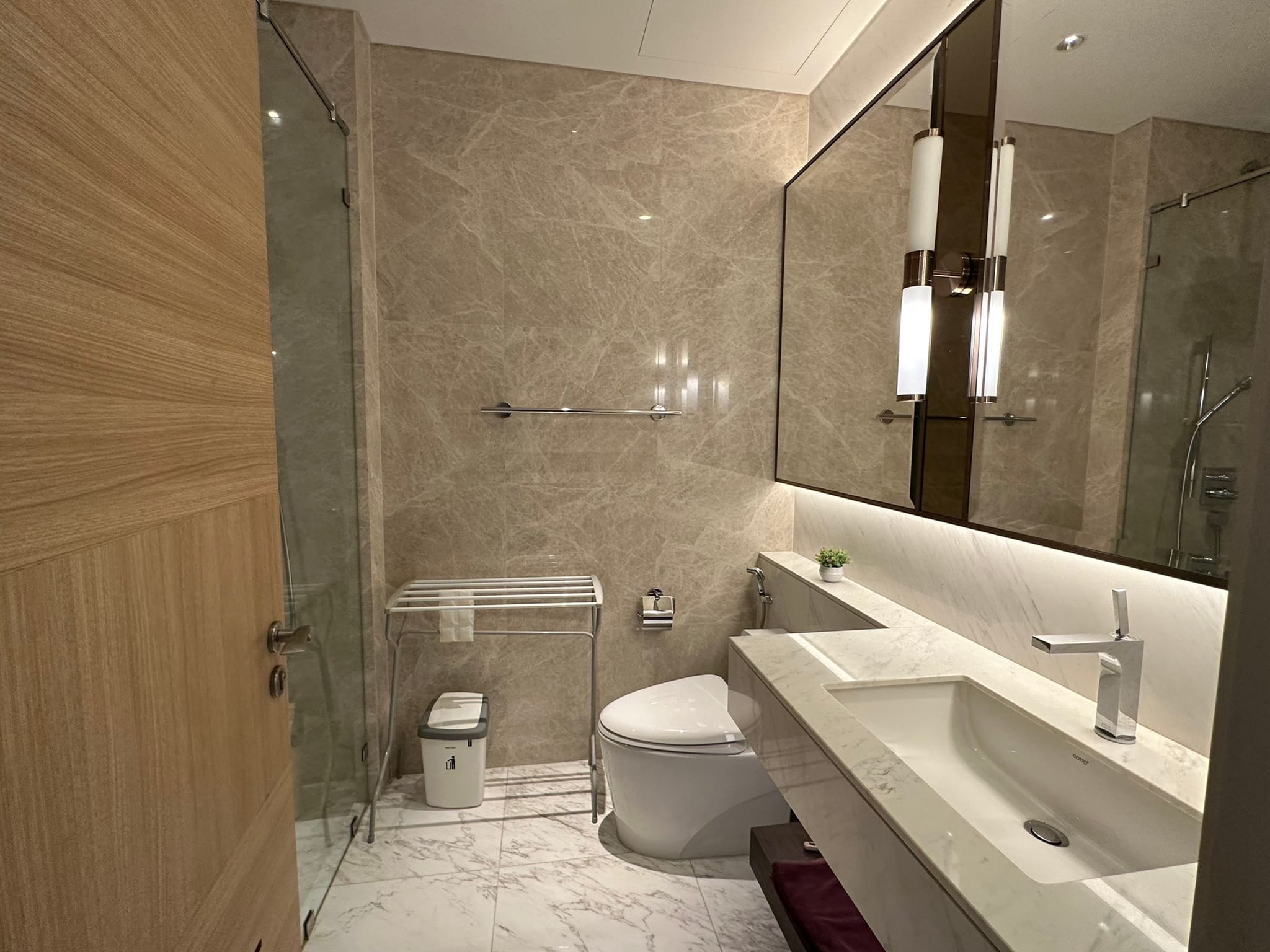 Condo Studio near BTS/MRT at Sindhorn Residence 8