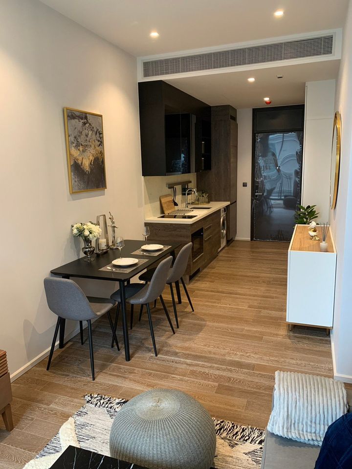 1-Bed Condo near BTS/MRT at Muniq Langsuan 2