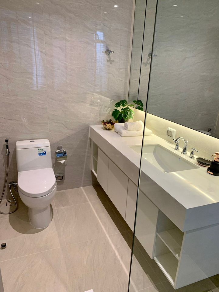1-Bed Condo near BTS/MRT at Muniq Langsuan 11