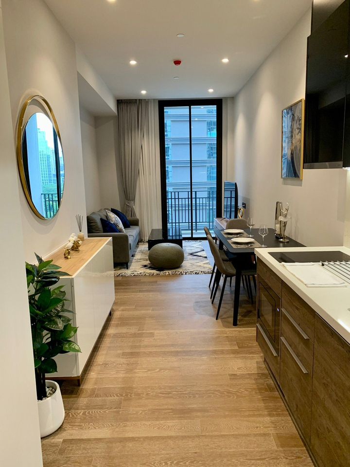 1-Bed Condo near BTS/MRT at Muniq Langsuan 3