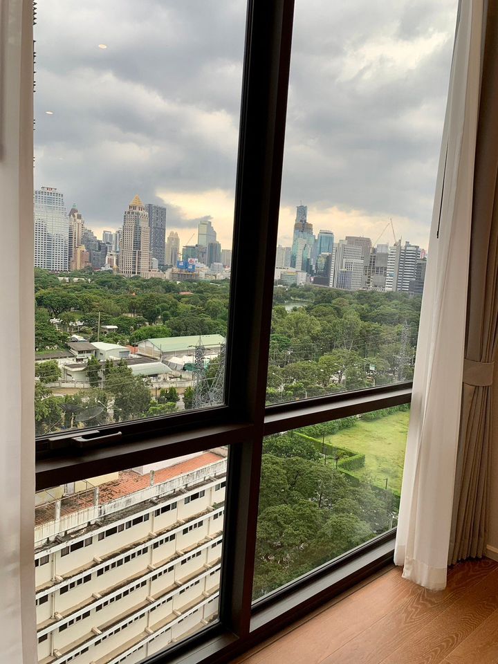 1-Bed Condo near BTS/MRT at Muniq Langsuan 9