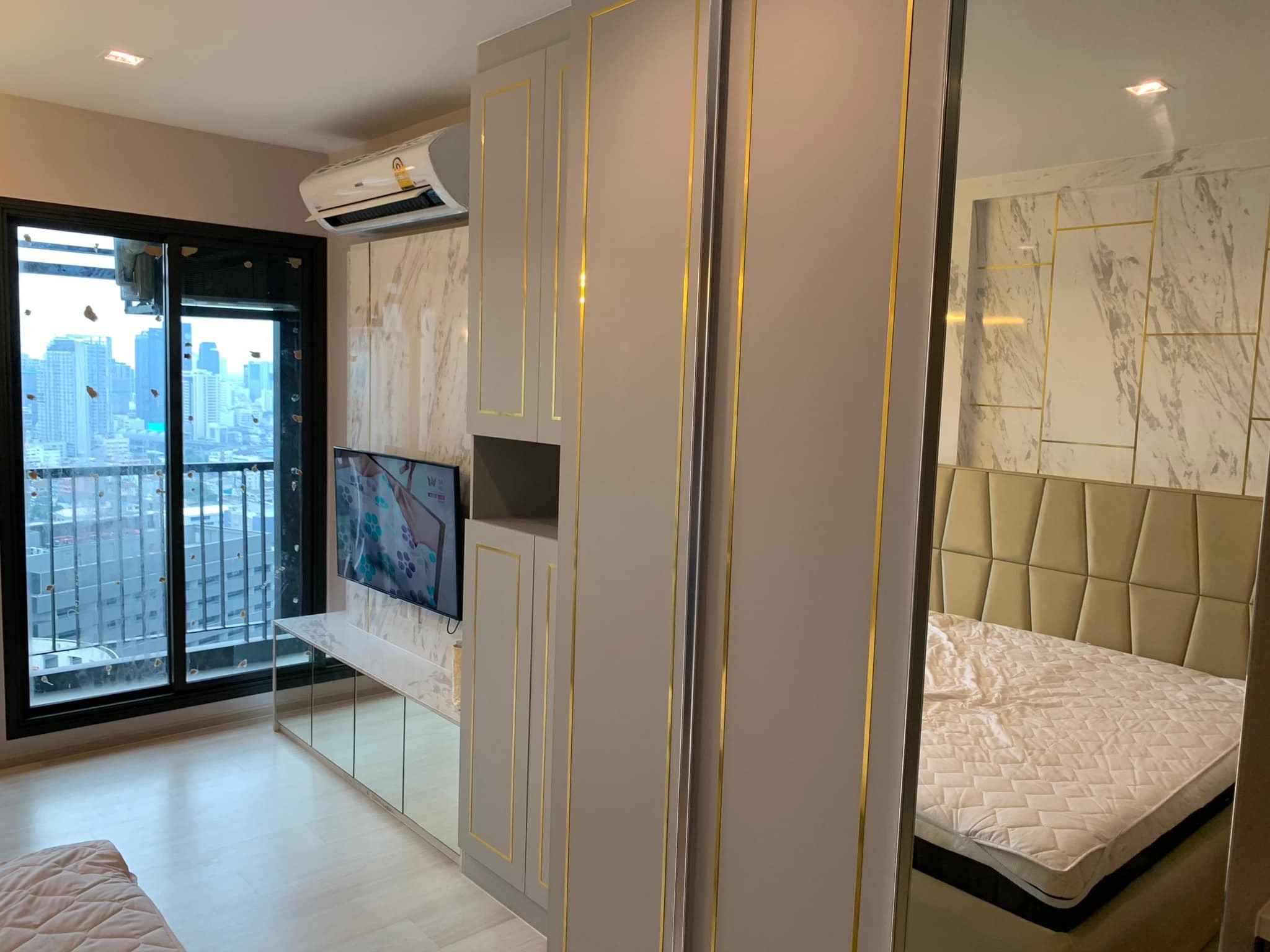 Condo Studio near BTS/MRT at Life One Wireless 4