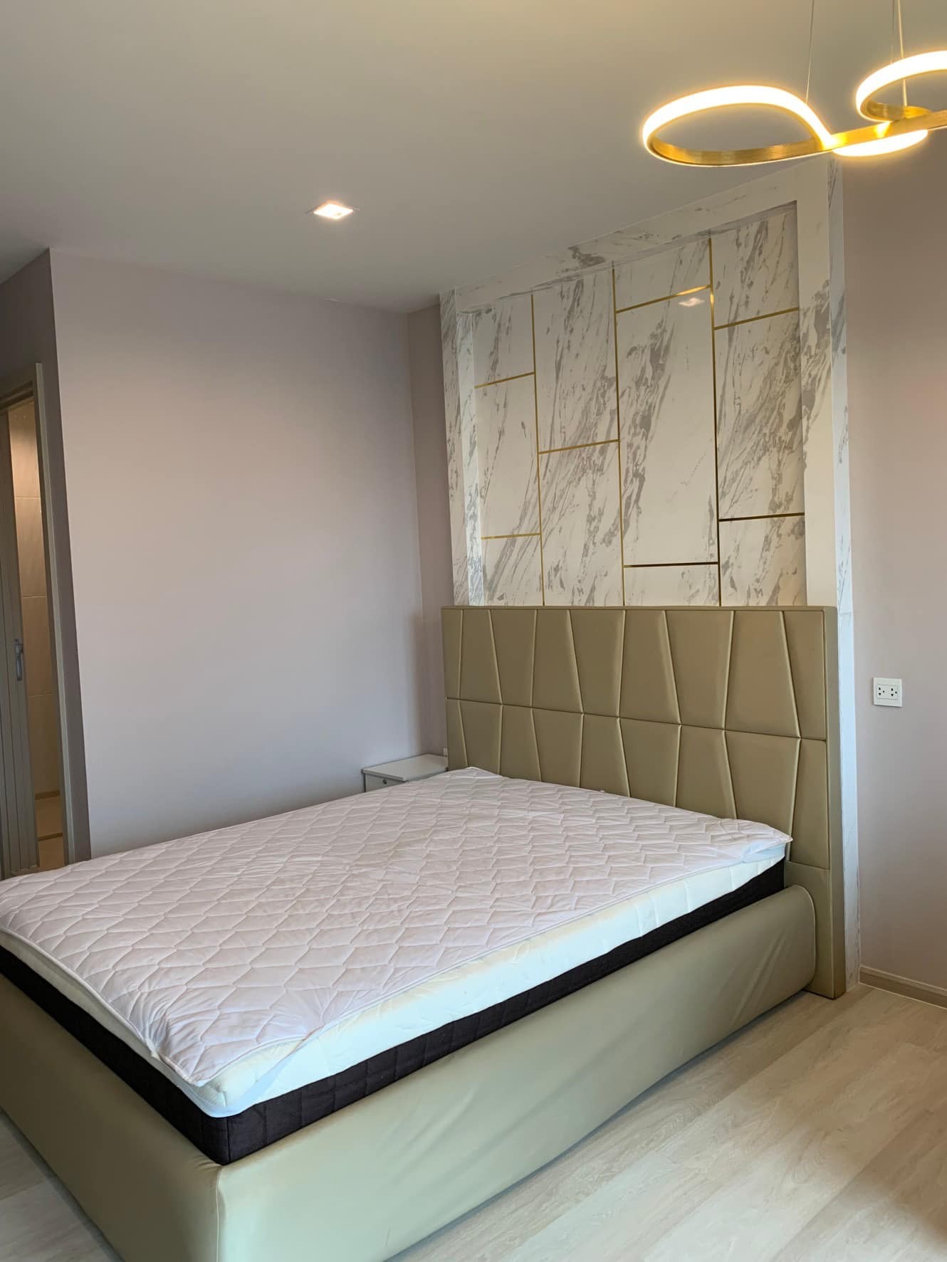 Condo Studio near BTS/MRT at Life One Wireless 7