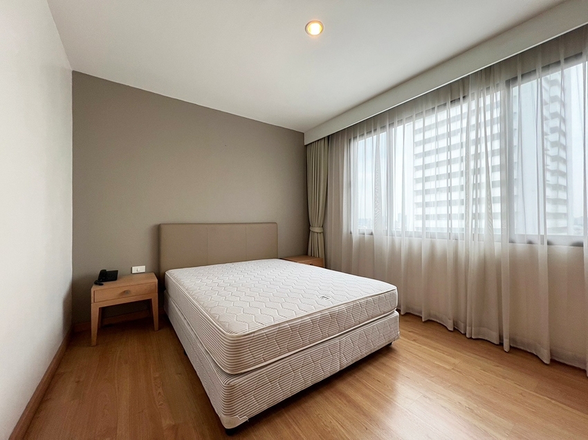 4-Bed Condo at Charoenjai Place 7