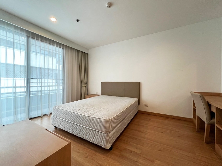 4-Bed Condo at Charoenjai Place 9