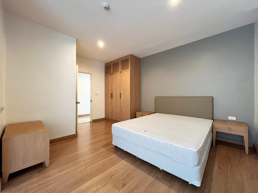 4-Bed Condo at Charoenjai Place 10
