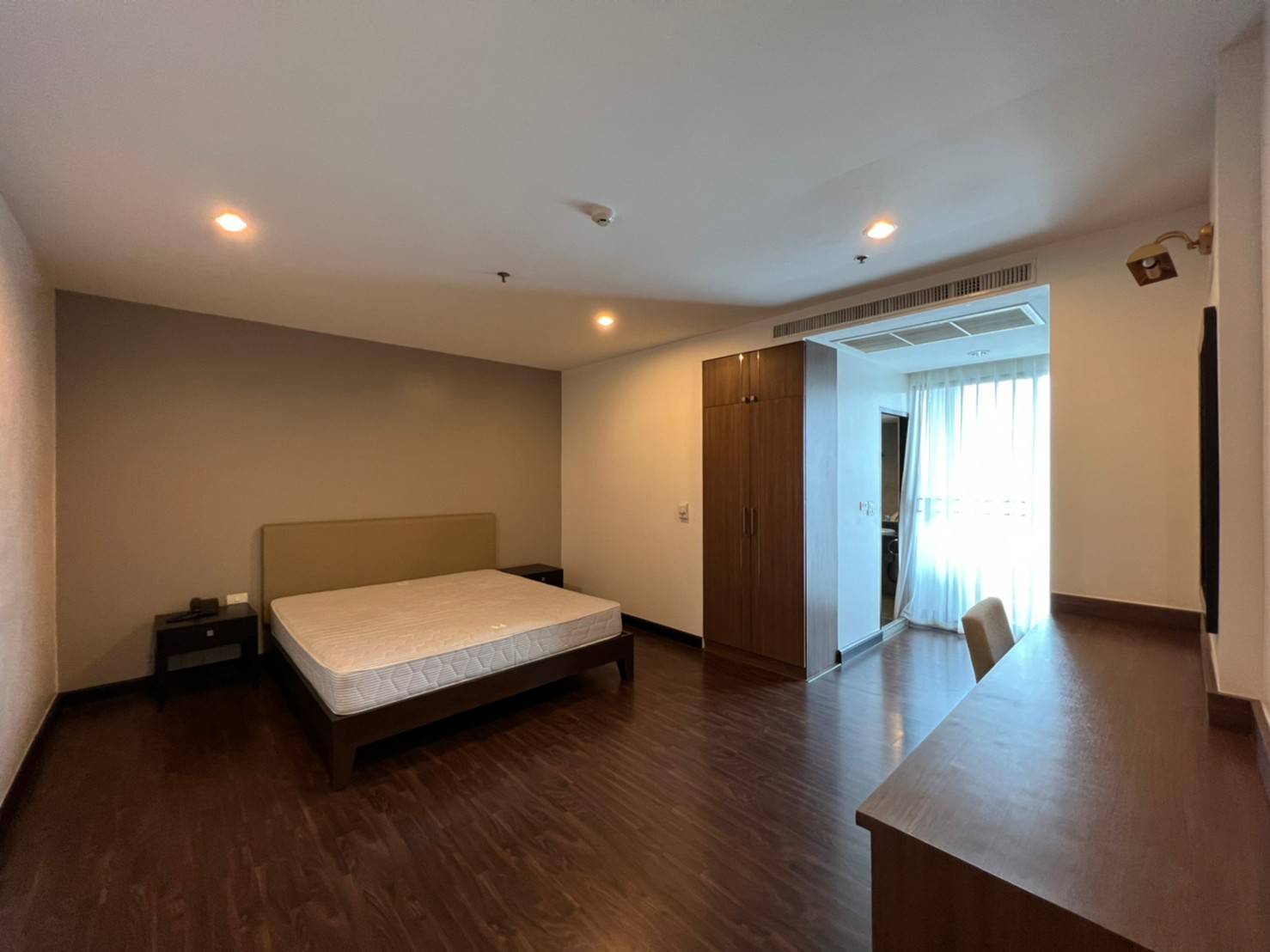 3-Bed Penthouse on High Floor at Charoenjai Place 2
