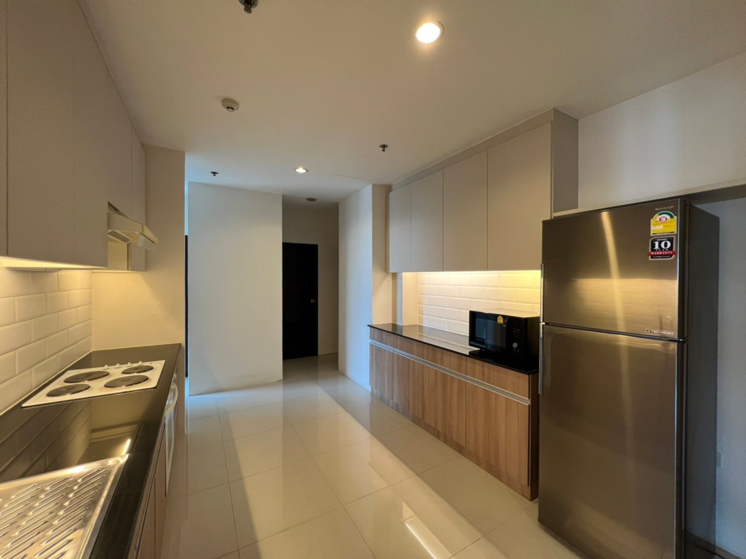 3-Bed Penthouse on High Floor at Charoenjai Place 11