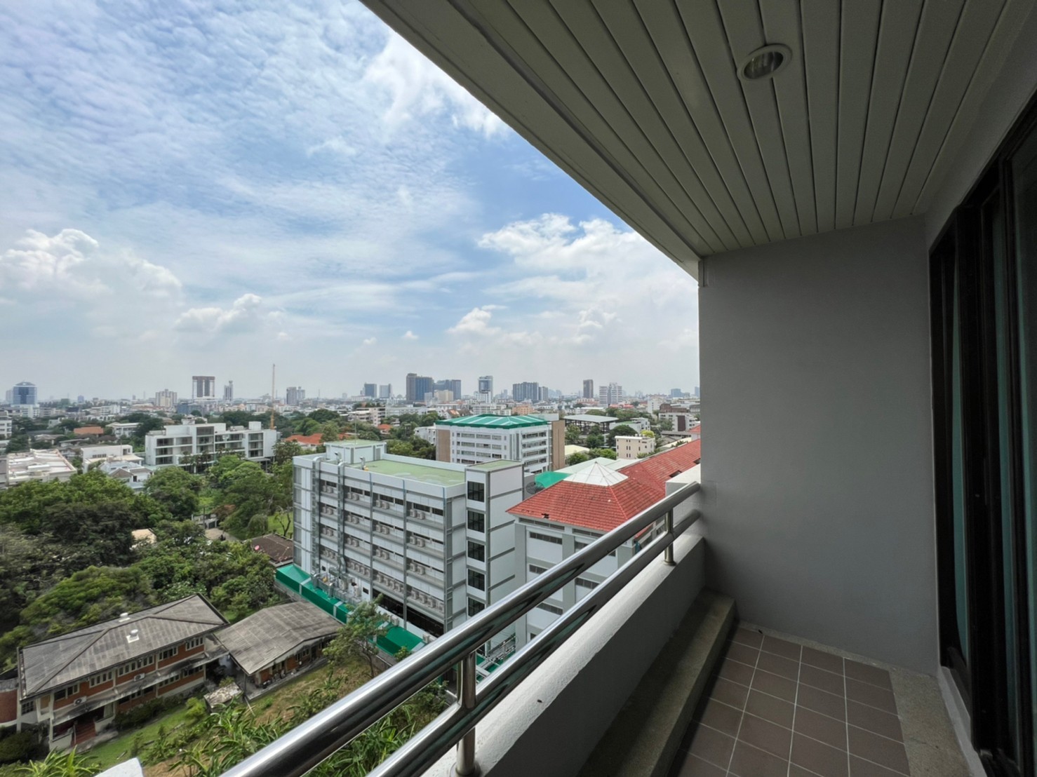 3-Bed Penthouse on High Floor at Charoenjai Place 12