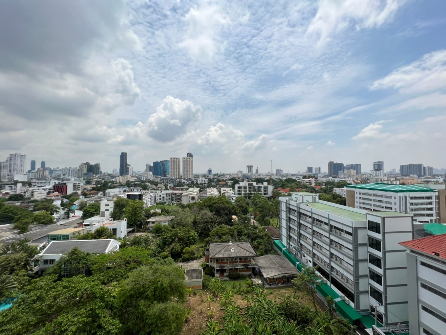 3-Bed Penthouse on High Floor at Charoenjai Place 13