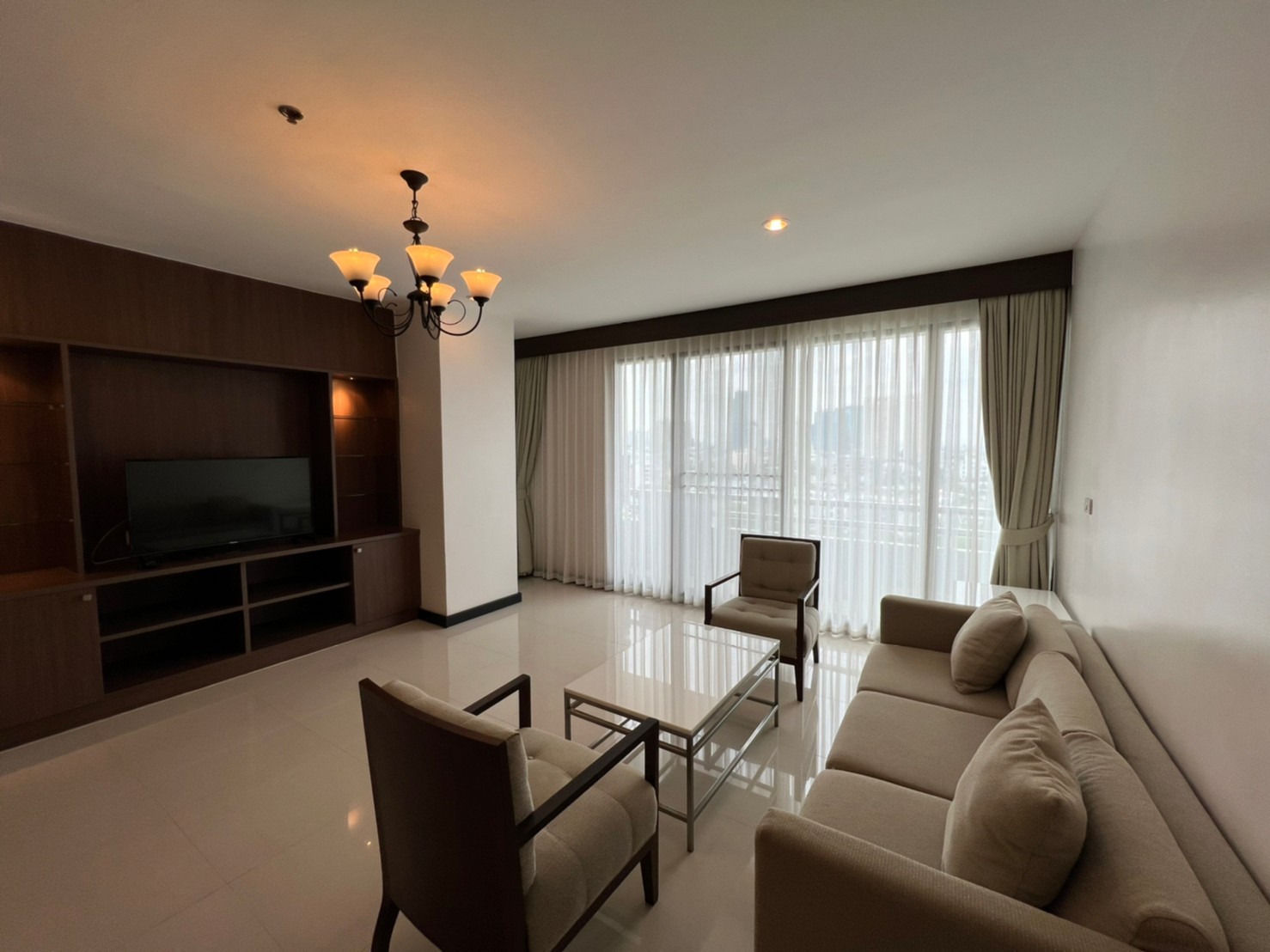 3-Bed Penthouse on High Floor at Charoenjai Place 3