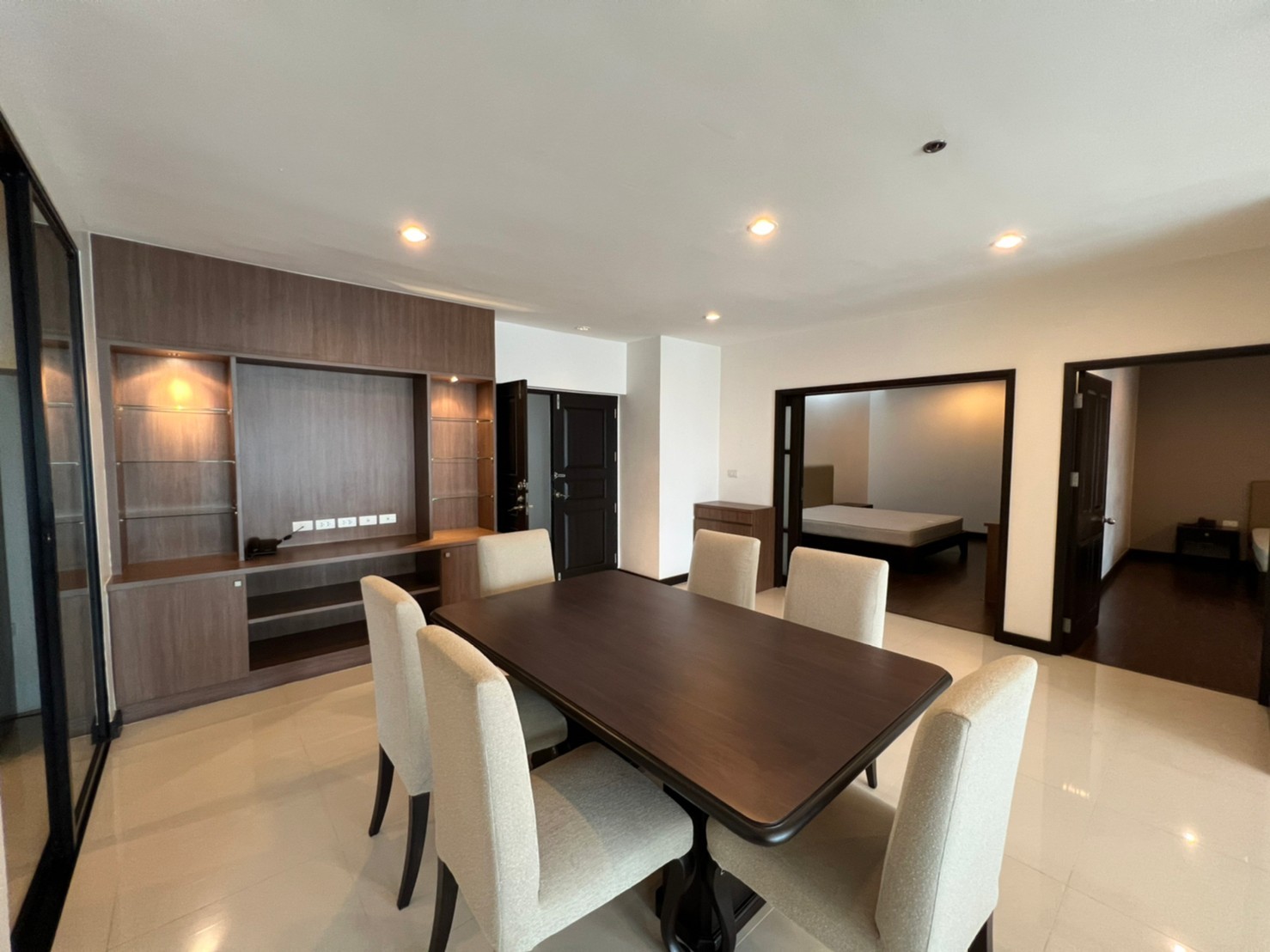 3-Bed Penthouse on High Floor at Charoenjai Place 5