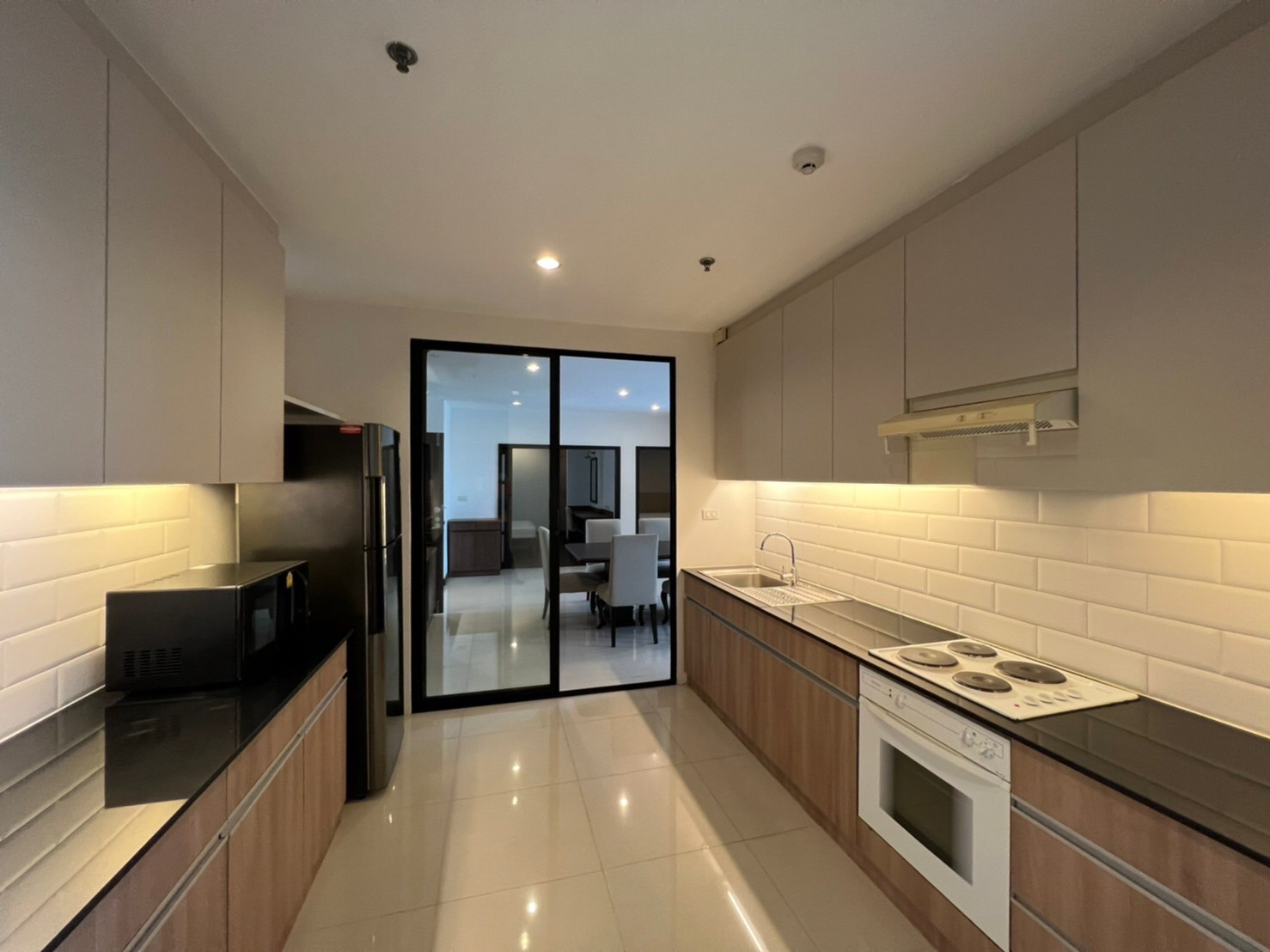 3-Bed Penthouse on High Floor at Charoenjai Place 10