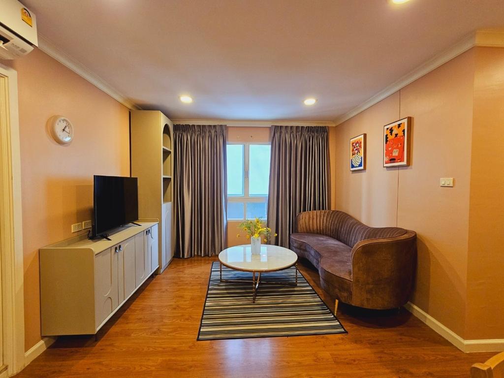 2-Bed Condo near BTS/MRT at Lumpini Suite Sukhumvit 41 2