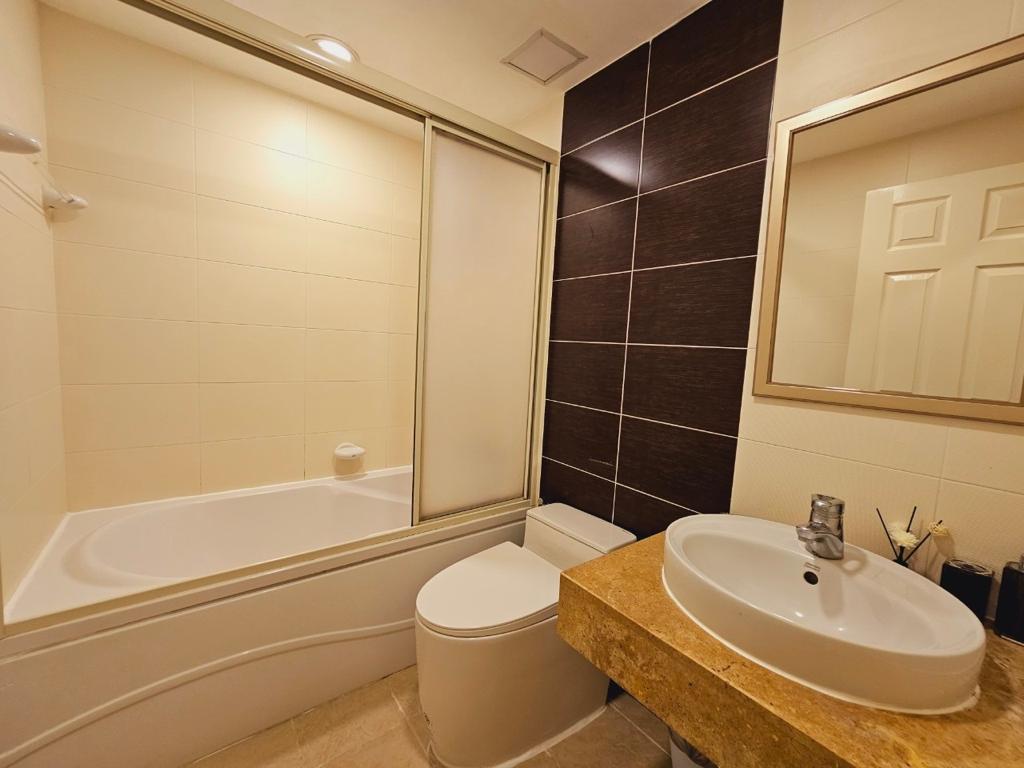 2-Bed Condo near BTS/MRT at Lumpini Suite Sukhumvit 41 16