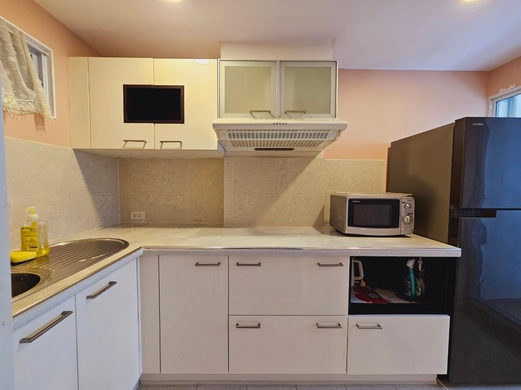 2-Bed Condo near BTS/MRT at Lumpini Suite Sukhumvit 41 9