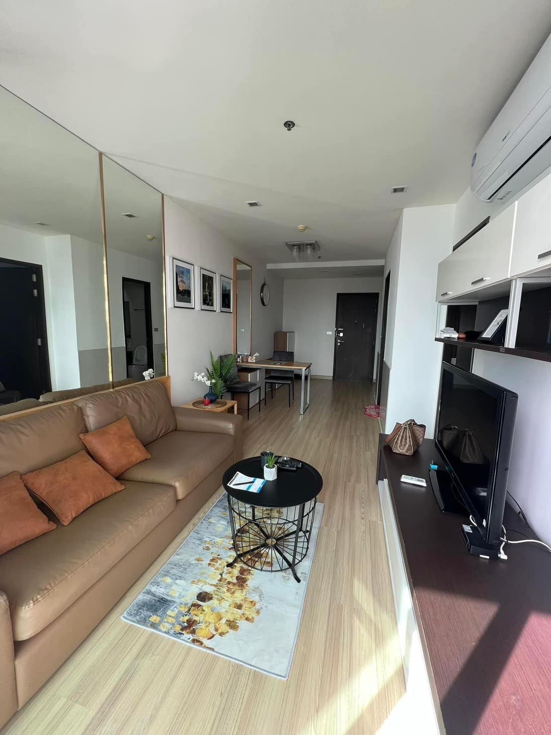 1-Bed Condo on High Floor at Sky Walk Condominium