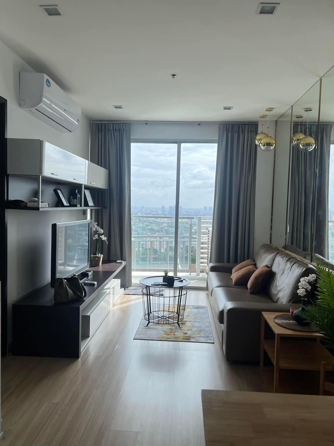 1-Bed Condo on High Floor at Sky Walk Condominium 2