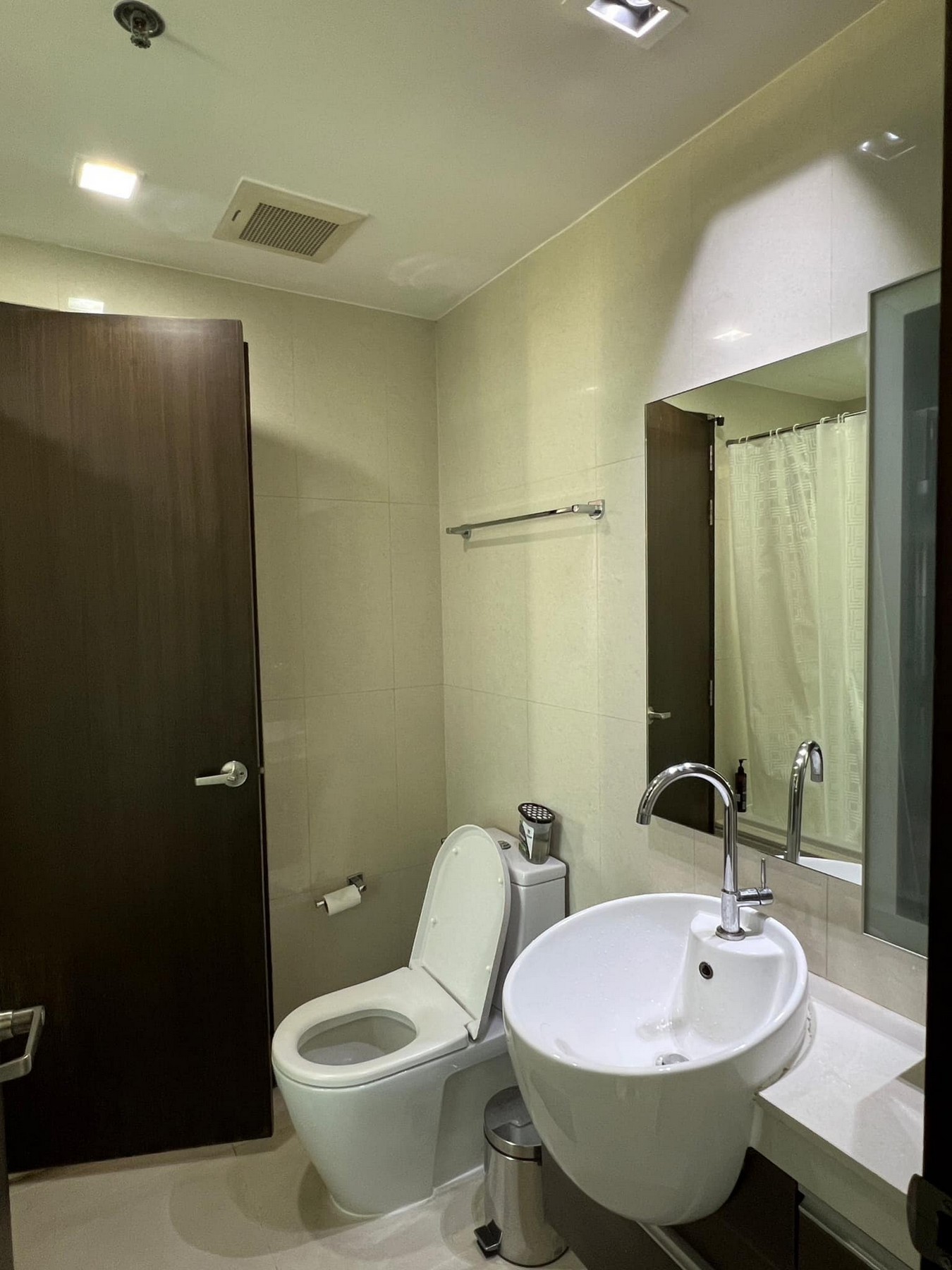1-Bed Condo on High Floor at Sky Walk Condominium 6