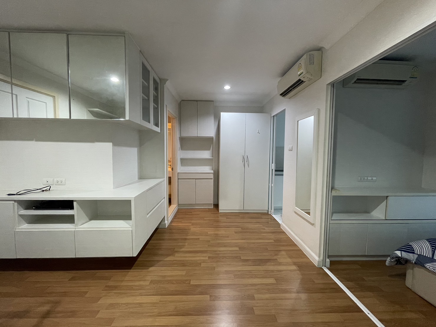 1-Bed Condo near BTS/MRT at Lumpini Place Rama IX - Ratchada 4