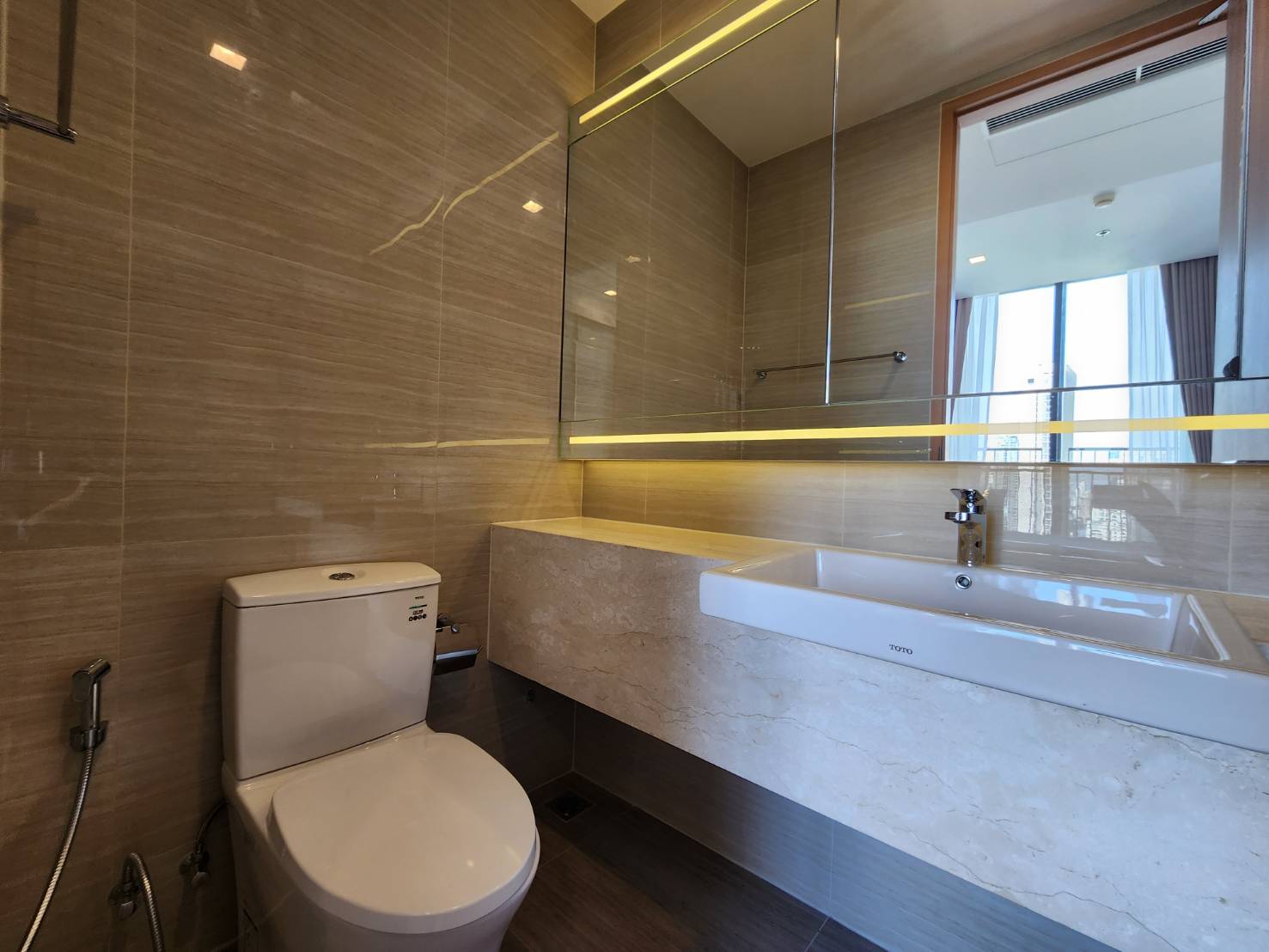 3-Bed Condo near BTS/MRT at Noble BE 33 12