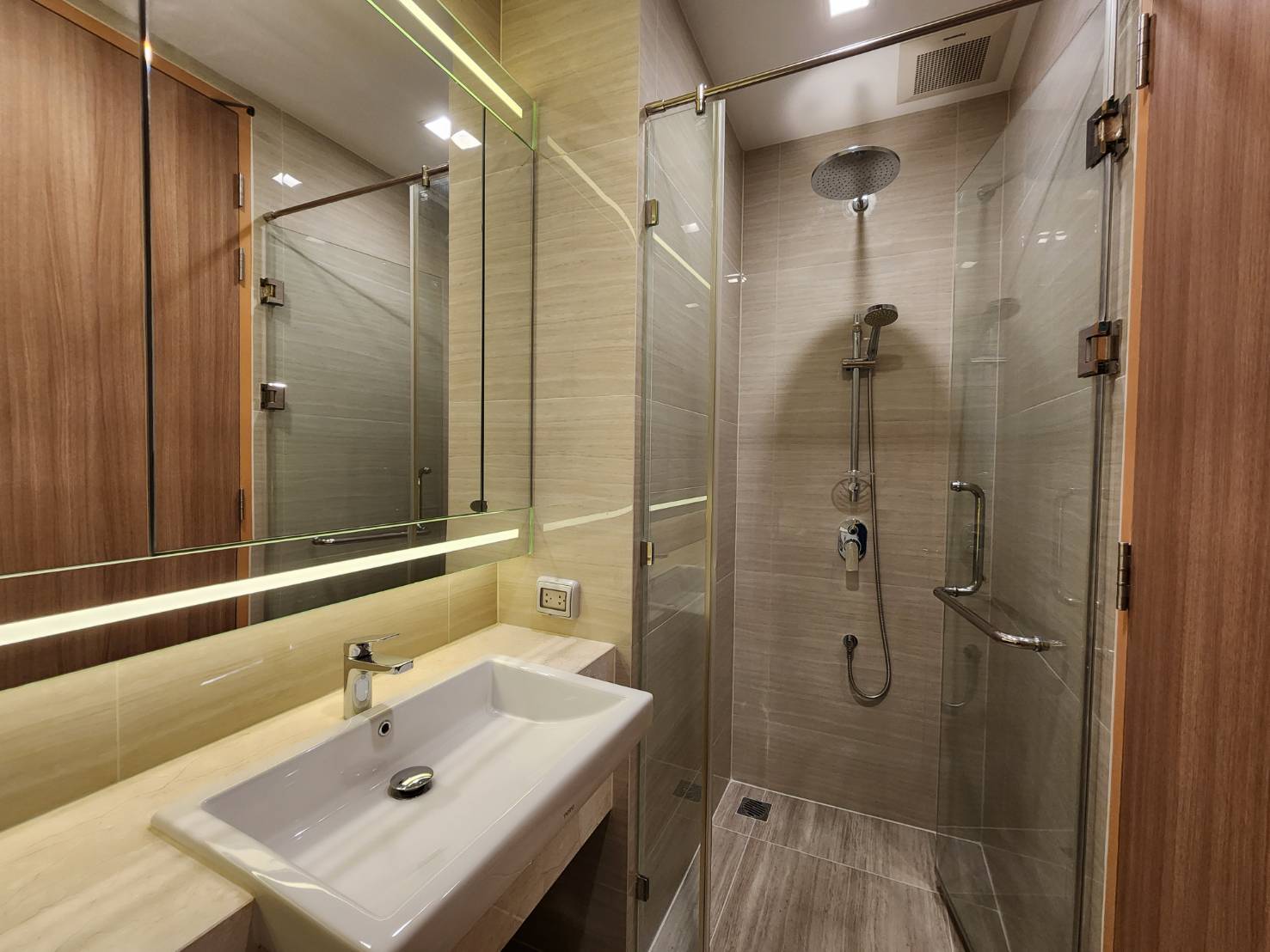 3-Bed Condo near BTS/MRT at Noble BE 33 13