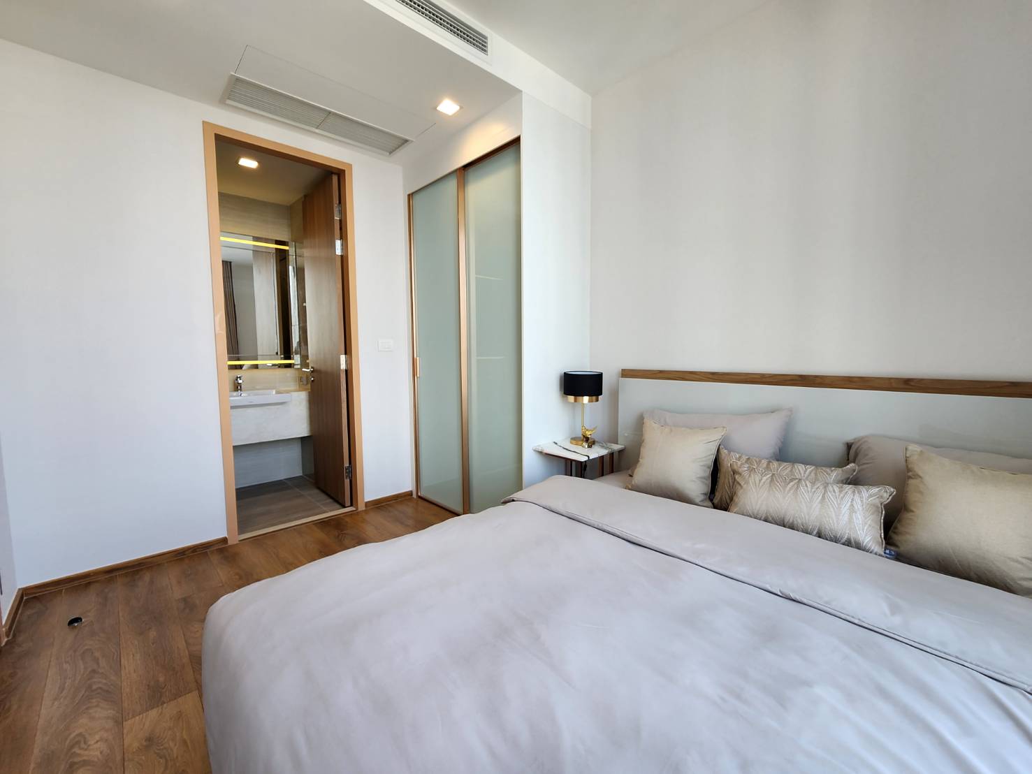 3-Bed Condo near BTS/MRT at Noble BE 33 8