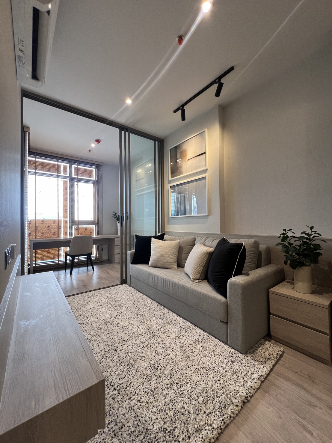 1-Bed Condo near BTS/MRT at Rhythm Ekkamai Estate 3